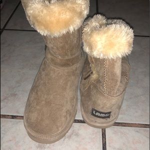 Fur boots